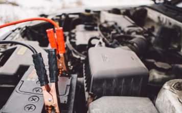 Jak odłączyć i podłączyć akumulator w samochodzie? Jak odłączyć i podłączyć akumulator w samochodzie?