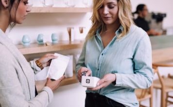 Czy kosmetyków z apteki może używać osoba z cerą mieszaną?