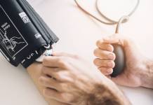 Czym grozi nadciśnienie i jak je obniżyć domowymi sposobami? Problem z nadciśnieniem