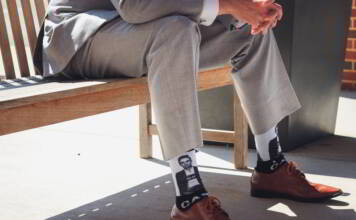 Jak dobrać właściwe skarpety do konkretnego, męskiego stroju?